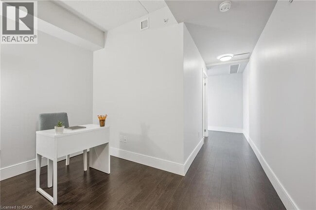 Photo du bâtiment - 15 Prince Albert Blvd