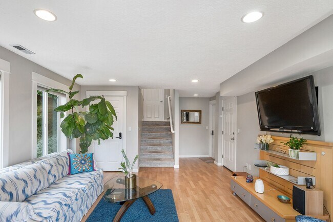 Foto del edificio - FURNISHED! Exquisite 3-Bedroom Furnished H...