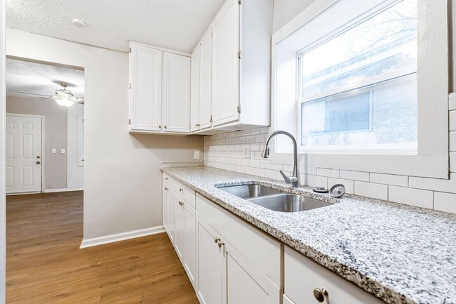 Building Photo - Fully Renovated 2BR Home with Modern Upgra...