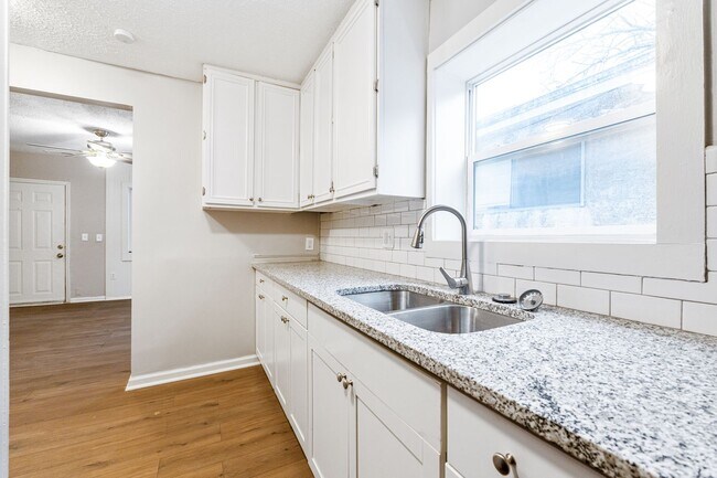 Foto del edificio - Fully Renovated 2BR Home with Modern Upgra...