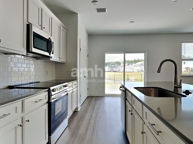 Foto del edificio - 135 Bee Tree Blvd