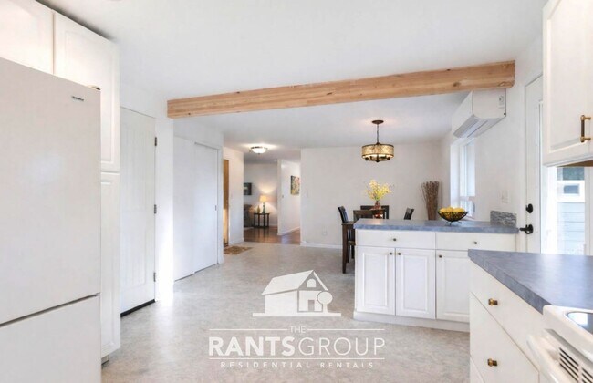 Foto del edificio - One-of-a-kind 3-Bedroom Rambler Located in Lacey’s Historical District!