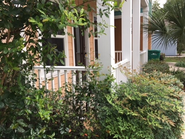 Building Photo - Unique Town Home in Mt Dora the City of Fe...