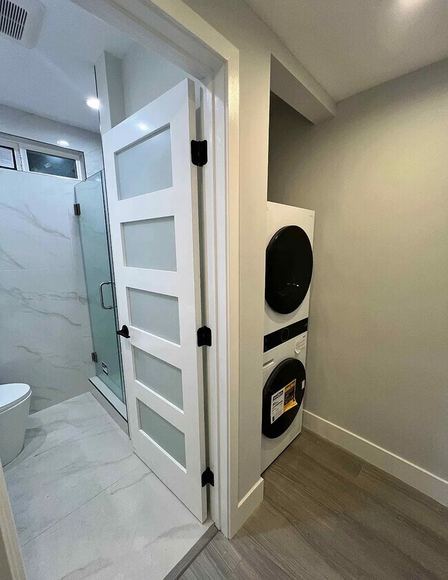 Foto del edificio - 8852 Bluffdale Dr