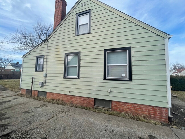 Photo - 3938 E 177th St House