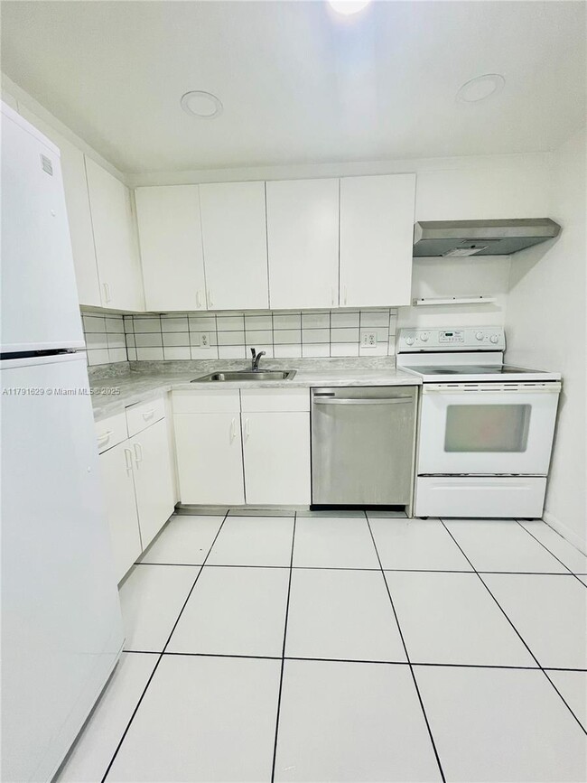 Foto del edificio - 13499 Biscayne Blvd