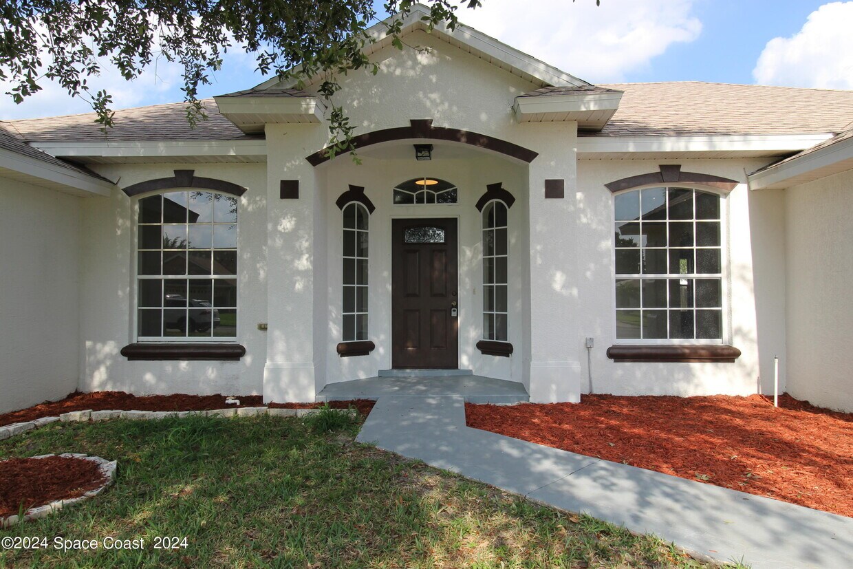Foto principal - 959 Pine Walk Ct NE