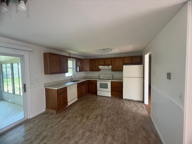 Building Photo - 75 Herald, Farmington – 3 Bed, 3 Bath in CT