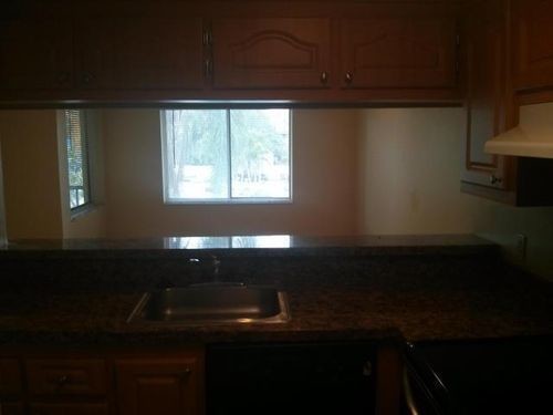Building Photo - 1095 The Pointe Dr