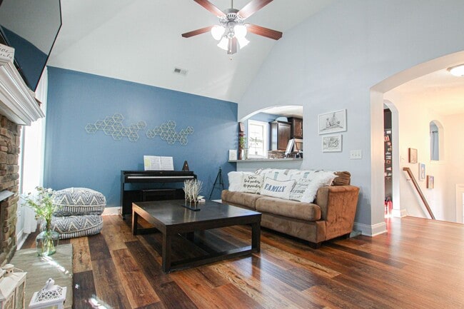 Building Photo - Pet Friendly Four Bedroom!