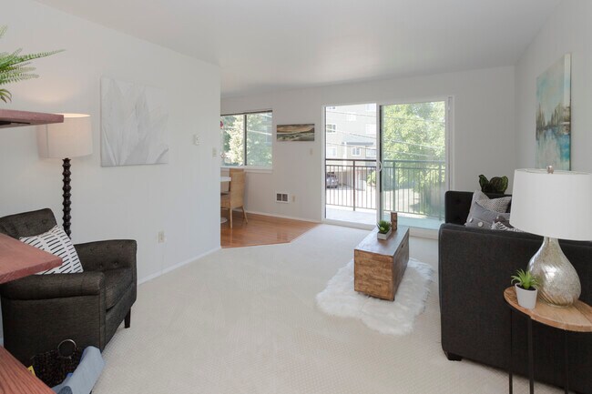 Foto del edificio - 911 N 73rd St