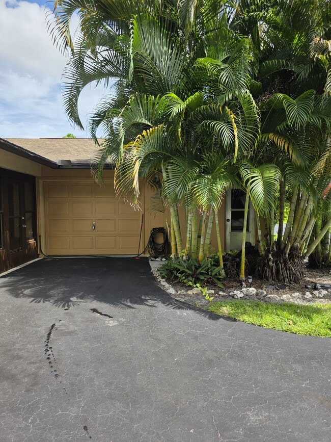 Building Photo - 3648 Boca Ciega Dr