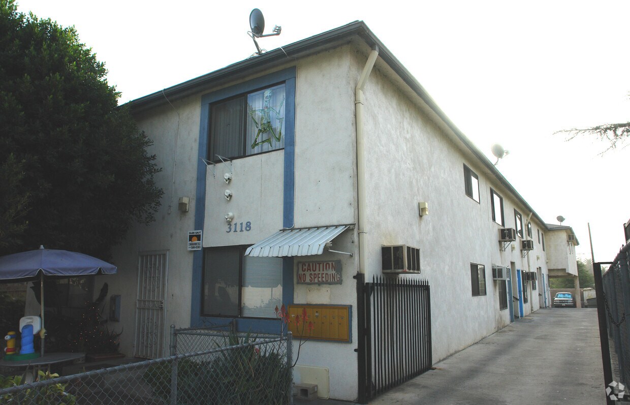 Building Photo - 3118 Chapman St