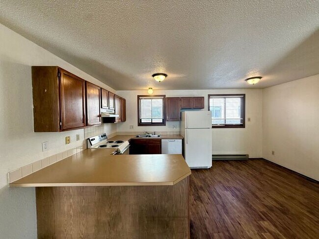 Foto del edificio - Cozy 2 Bed/1 Bath Apartment in North Loveland. New Wood Floors! RENT INCLUDES: Gas/Water/Sewer/Trash