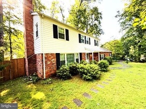 Building Photo - 9303 Fernwood Rd