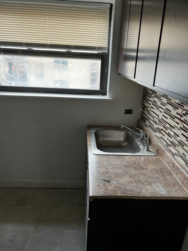 Building Photo - 8039 S Ellis Ave