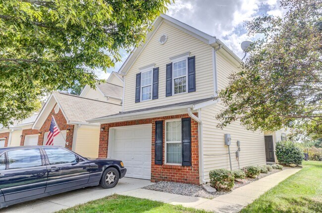 Foto del edificio - 3 Bedroom Townhouse in Wakefield with 1 Ca...