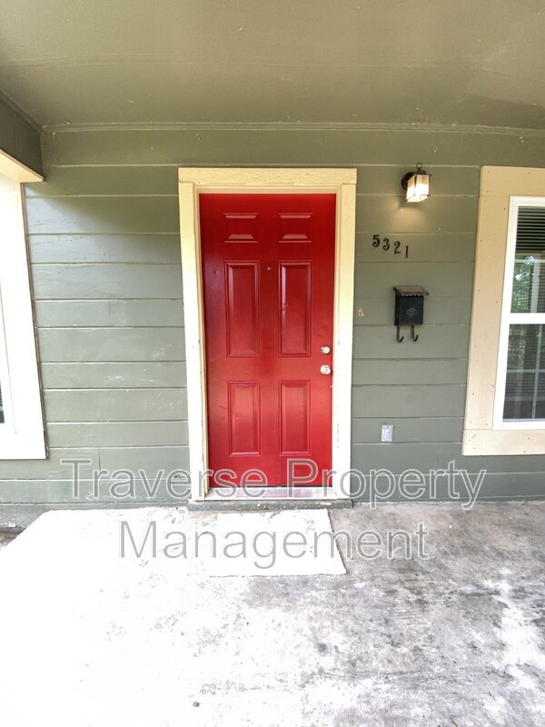 Foto del edificio - 5321 Locke Ave