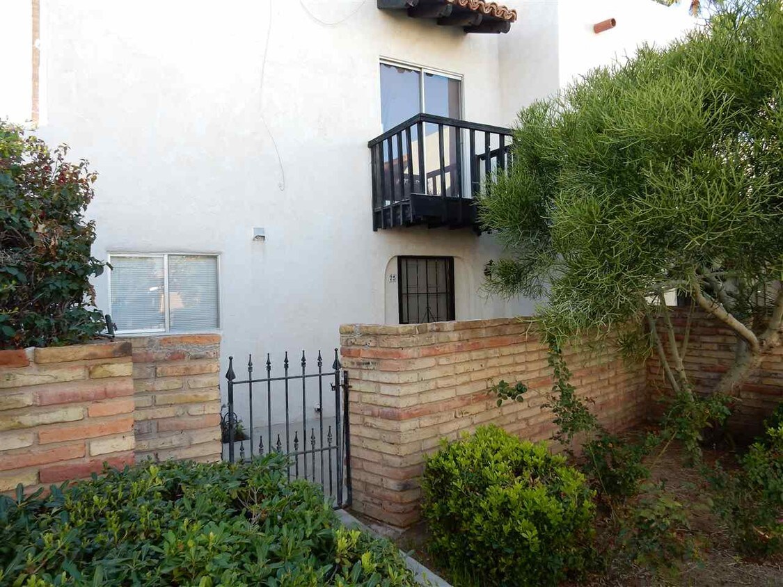 Primary Photo - 2900 S Palo Verde Ln