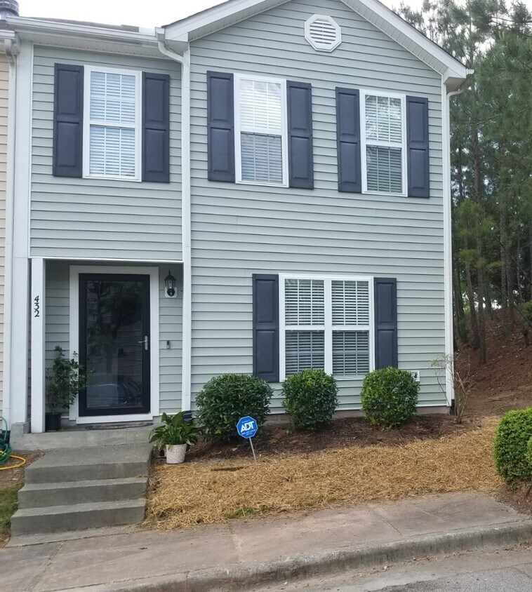 Front - 432 Saint John Dr