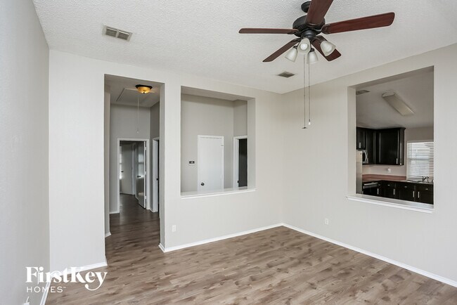 Foto del edificio - 10141 Chapel Ridge Dr