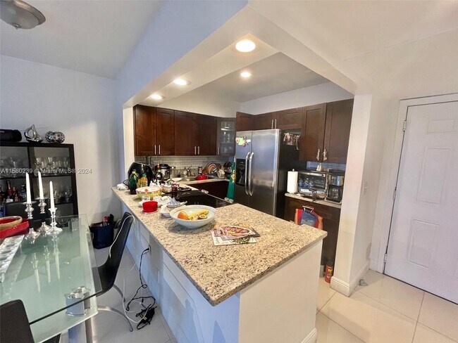 Foto del edificio - 2880 NE 203rd St