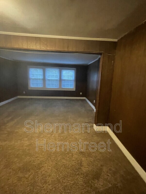 Building Photo - 3107 Lake Forest Dr