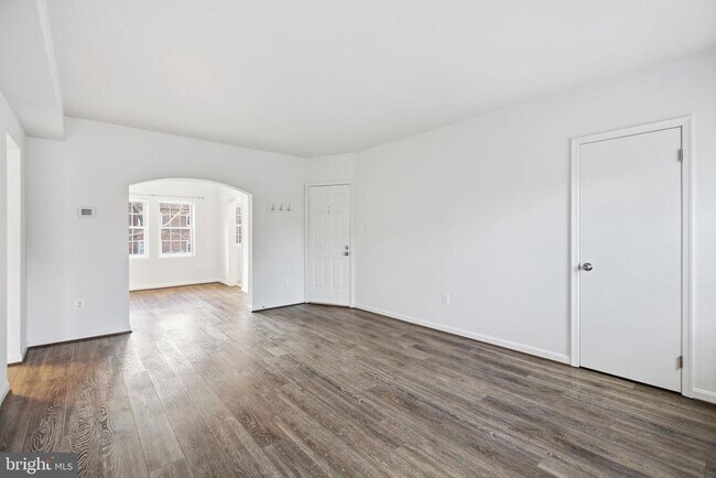 Foto del edificio - 1744 N Rhodes St