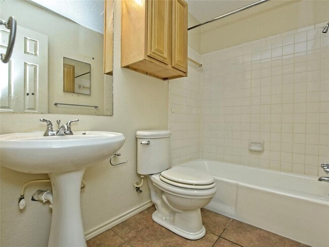 Building Photo - 415 Fantail Loop