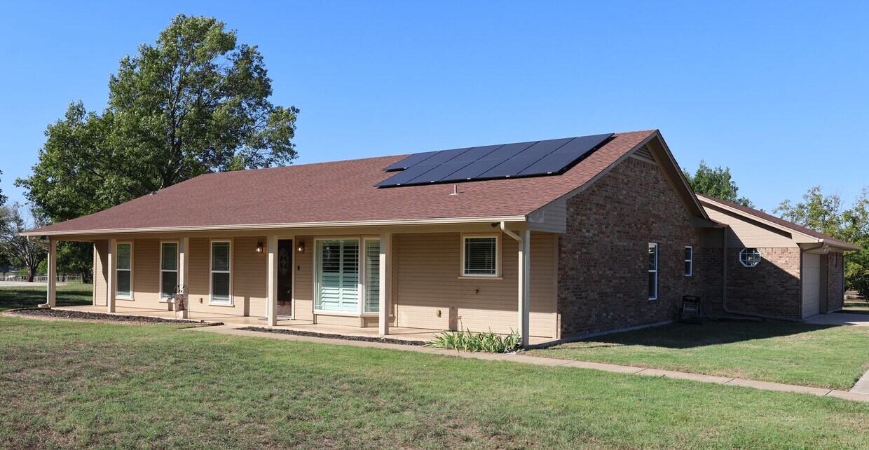 Primary Photo - 3 Bed 3 Bath 3 Acres in Aubrey (FIRST MONT...