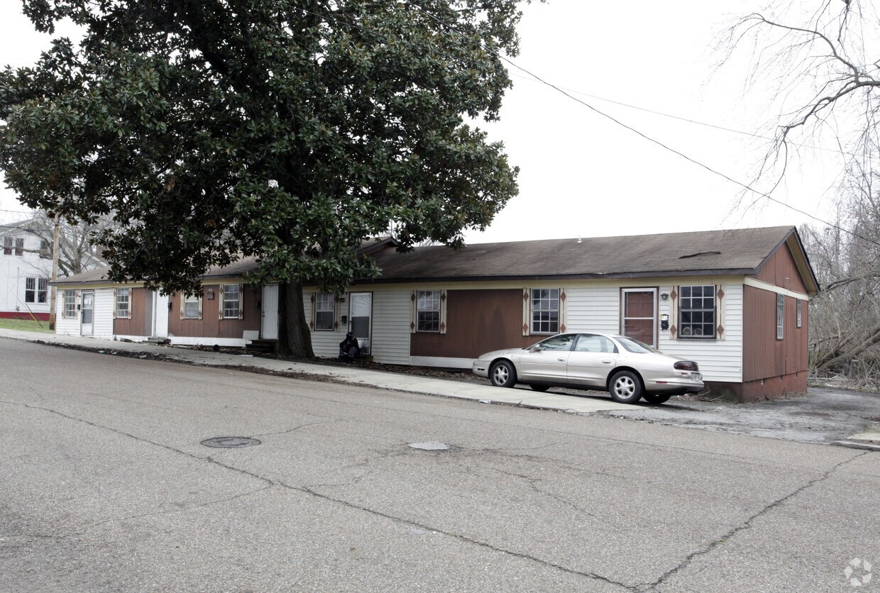 Building Photo - 210 Hatton St