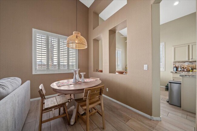 Building Photo - Desert Oasis (close to the strip & airport)
