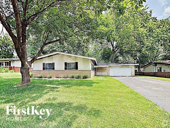 Building Photo - 440 Durwood Dr