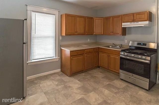 Primary Photo - 2 br, 1 bath Apartment - 164 Winnikee Avenue