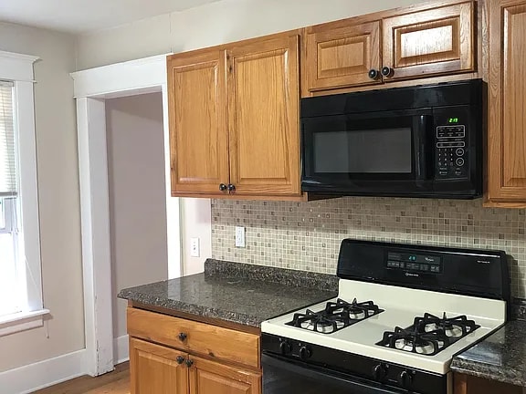 Building Photo - 122 Barton Ave Building Photo - 122 Barton Ave