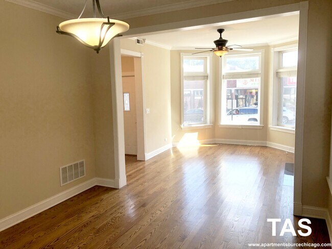 Foto del edificio - 1462 W Irving Park Rd