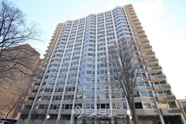 Foto del edificio - 555 W Cornelia Ave