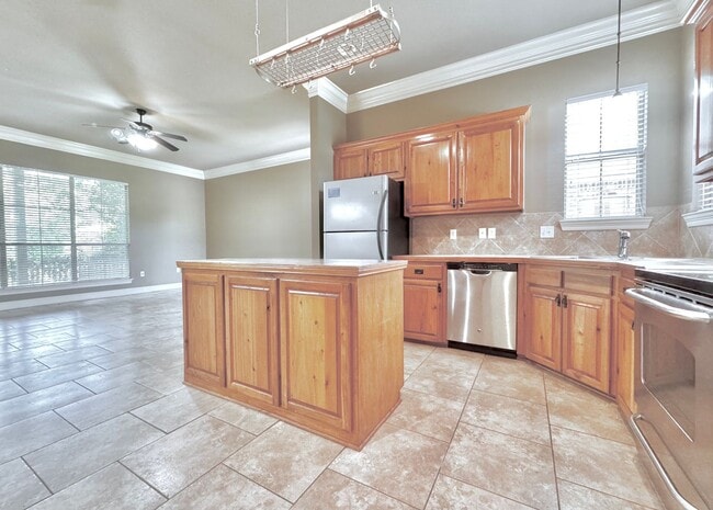 Foto del edificio - 3BR/2BA Home on Nicholson Lake Dr – Modern...