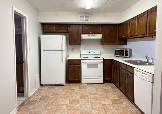 Foto del edificio - "Charming 2-Bedroom Townhouse in Fort Walton Beach!"