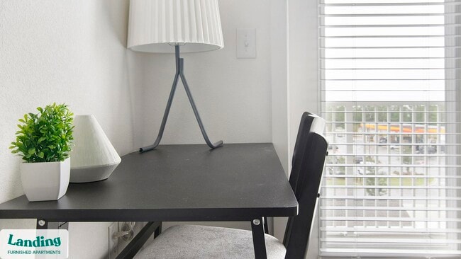 Foto del edificio - 12525 Tibbets Ln