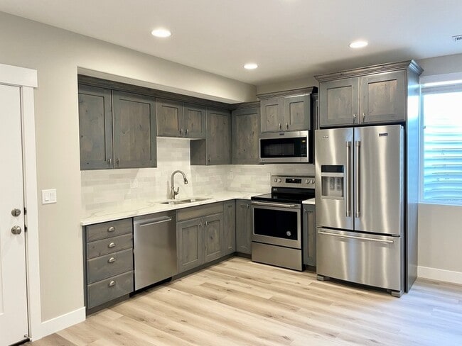 Building Photo - 6953 Canyon Meadows Dr