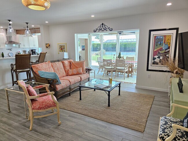 Foto del edificio - Seasonal Short-Term Waterfront Turnkey Single Family Home in Venice Gardens!