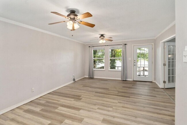 Building Photo - 140 Lynn Creek Dr