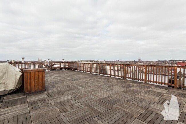 Foto del edificio - Beautiful 1 Bedroom Condo in Lakeview!