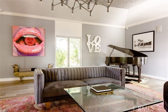 Foto del edificio - 1514 Sunset Plaza Dr