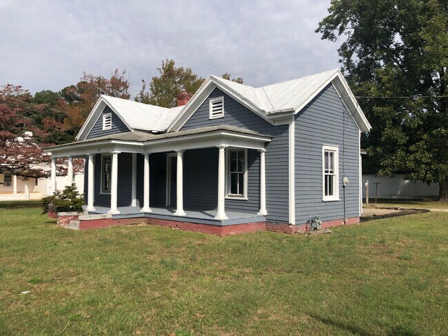 Foto del edificio - 902 Nashville Rd