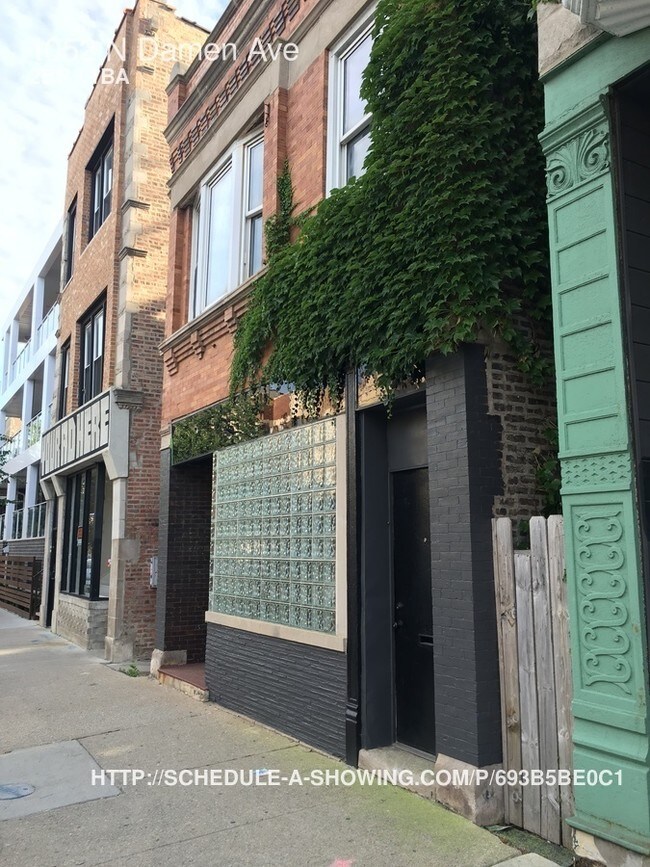 Foto del edificio - 1052 N Damen Ave