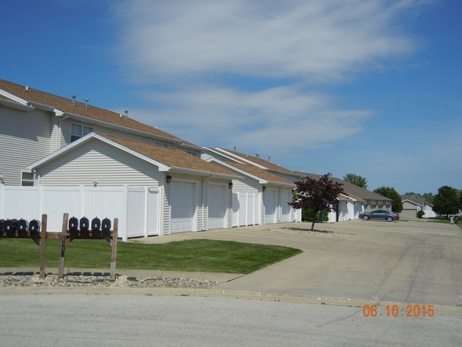 Foto del edificio - 4 Unit Apartment Building