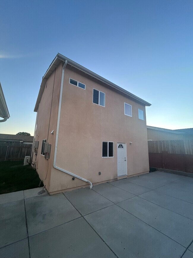 Foto del edificio - 6951 Corbin Ave