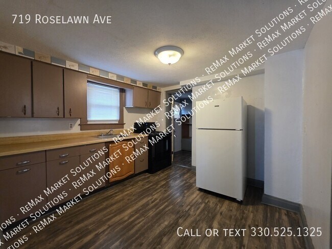 Foto del edificio - 719 Roselawn Ave